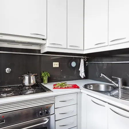 Joivy Bold And Colourful 1-bed Flat At The Heart Of Chiado, Nearby Carmo Convent Apartment Lisbon