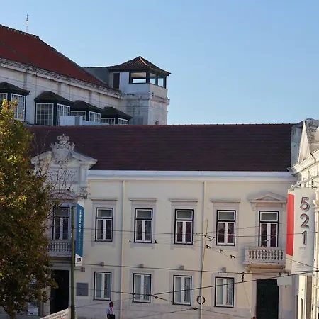 Appartement Joivy Bold And Colourful 1-bed Flat At The Heart Of Chiado, Nearby Carmo Convent
