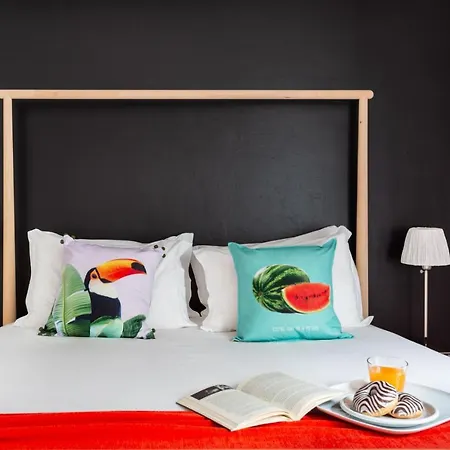 Joivy Bold And Colourful 1-bed Flat At The Heart Of Chiado, Nearby Carmo Convent Appartement Lisboa