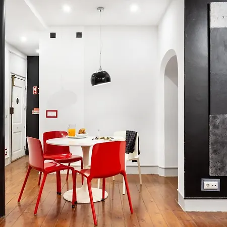 Joivy Bold And Colourful 1-bed Flat At The Heart Of Chiado, Nearby Carmo Convent Lisboa