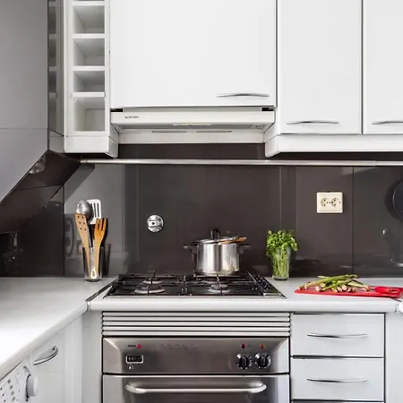 Joivy Bold And Colourful 1-bed Flat At The Heart Of Chiado, Nearby Carmo Convent * Lisboa