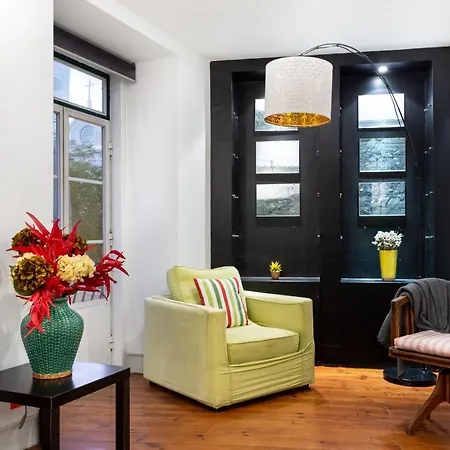 Joivy Bold And Colourful 1-bed Flat At The Heart Of Chiado, Nearby Carmo Convent Appartement Lisboa
