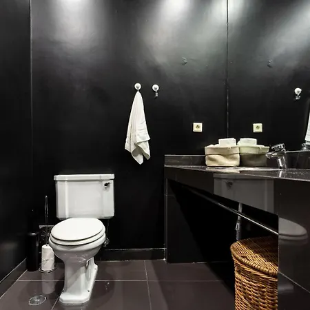 Joivy Bold And Colourful 1-bed Flat At The Heart Of Chiado, Nearby Carmo Convent Appartement Lisboa